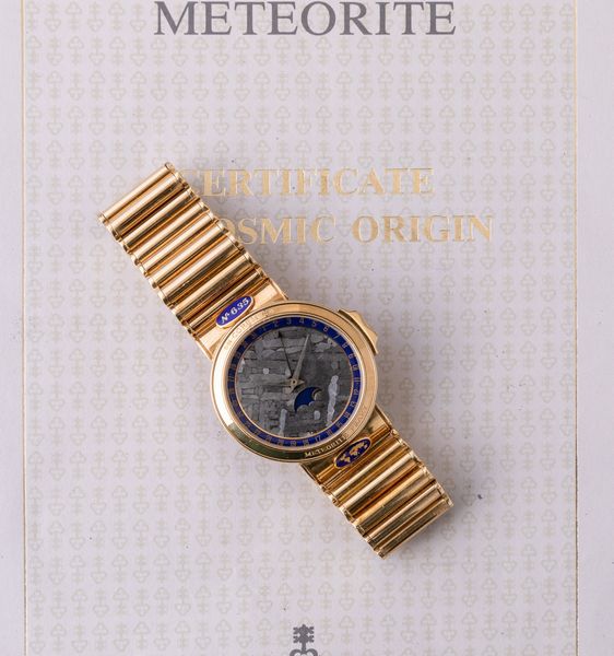 CORUM - Meteorite in oro giallo 18k edizione numerata con funzione di datario e fasi lunari, quadrante in meteorite movimento automatico con scatola e garanzia  - Asta Orologio da polso e da tasca  - Associazione Nazionale - Case d'Asta italiane