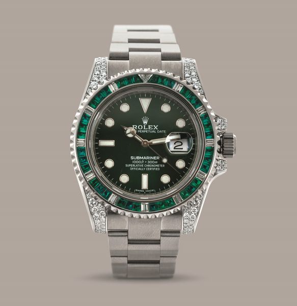 ROLEX - Submariner 116610LV in acciaio con pav di brillanti cassa, ghiera aftermarket con smeraldi e diamanti, quadrante verde, movimento automatico con scatola e garanzia  - Asta Orologio da polso e da tasca  - Associazione Nazionale - Case d'Asta italiane