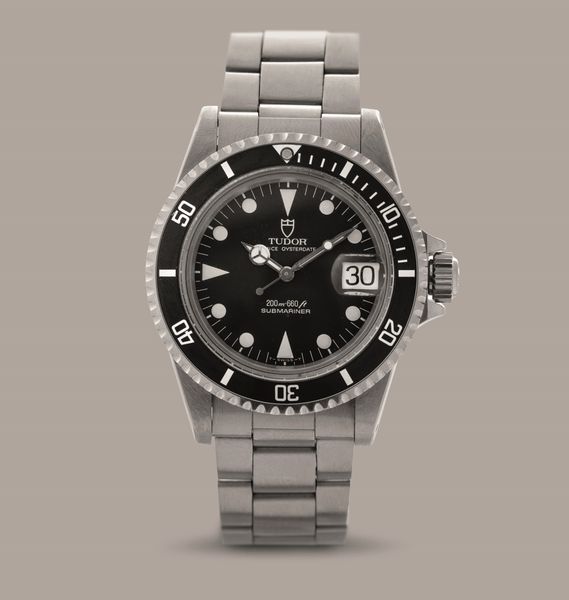 TUDOR - Submariner ref 79090 in acciaio, quadrante nero con pallettoni al trizio, funzione di datario, ghiera girevole nera e movimento automatico con garanzia originale  - Asta Orologio da polso e da tasca  - Associazione Nazionale - Case d'Asta italiane