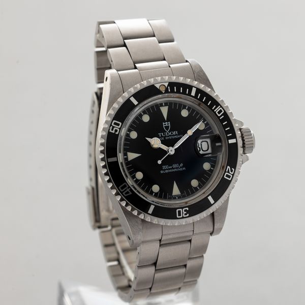 TUDOR - Submariner ref 79090 in acciaio, quadrante nero con pallettoni al trizio, funzione di datario, ghiera girevole nera e movimento automatico con garanzia originale  - Asta Orologio da polso e da tasca  - Associazione Nazionale - Case d'Asta italiane