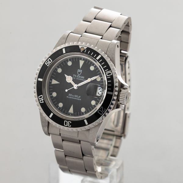 TUDOR - Submariner ref 79090 in acciaio, quadrante nero con pallettoni al trizio, funzione di datario, ghiera girevole nera e movimento automatico con garanzia originale  - Asta Orologio da polso e da tasca  - Associazione Nazionale - Case d'Asta italiane