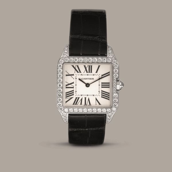 CARTIER - Santos Dumont in oro bianco 18k e diamanti, quadrante argent numeri romani, movimento al quarzo, cinturino in pelle con deployante con scatola e garanzia  - Asta Orologio da polso e da tasca  - Associazione Nazionale - Case d'Asta italiane