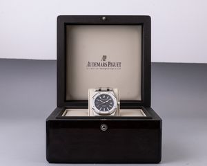 AUDEMARS PIGUET - Royal Oak ref 15300ST in acciaio con quadrante blu gran tapisserie, tre sfere con secondi al centro e datario alle ore 3 con movimento automatico  - Asta Orologio da polso e da tasca  - Associazione Nazionale - Case d'Asta italiane