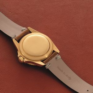 ROLEX - Submariner ref 1680/8 in oro giallo 18k quadrante virato al colore Champagne con indici Nipple, ghiera girevole blu, movimento automatico con datario  - Asta Orologio da polso e da tasca  - Associazione Nazionale - Case d'Asta italiane