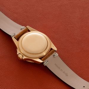 ROLEX - Submariner ref 1680/8 in oro giallo 18k quadrante virato al colore Champagne con indici Nipple, ghiera girevole blu, movimento automatico con datario  - Asta Orologio da polso e da tasca  - Associazione Nazionale - Case d'Asta italiane