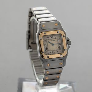 CARTIER - Santos Galbe acciaio e oro, quadrante Argent con numeri Romani, movimento al quarzo accompagnato da astuccio originale  - Asta Orologio da polso e da tasca  - Associazione Nazionale - Case d'Asta italiane