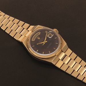 ROLEX - Daydate Oysterquartz ref 19018 in oro giallo 18k con quadrante in Radica con doppia finestrella per giorno e data, movimento al quarzo  - Asta Orologio da polso e da tasca  - Associazione Nazionale - Case d'Asta italiane