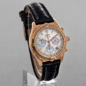 BREITLING - Chrono cockpit in oro giallo 18k, quadrante in madreperla con contatori azzurri, movimento automatico con scatola, garanzia e certificato di cronometria  - Asta Orologio da polso e da tasca  - Associazione Nazionale - Case d'Asta italiane