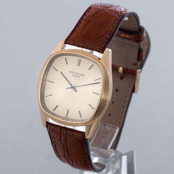 PATEK PHILIPPE - Ellipse ref. 3585, automatico, oro giallo 18k, quadrante champagne con indici applicati, corona di carica nascosta sotto al fondello  - Asta Orologi da Polso e da Tasca - Associazione Nazionale - Case d'Asta italiane