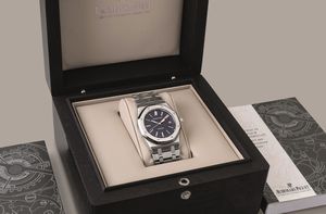 AUDEMARS PIGUET - Royal Oak ref 15300ST in acciaio con quadrante blu gran tapisserie, tre sfere con secondi al centro e datario alle ore 3 con movimento automatico  - Asta Orologi da Polso e da Tasca - Associazione Nazionale - Case d'Asta italiane