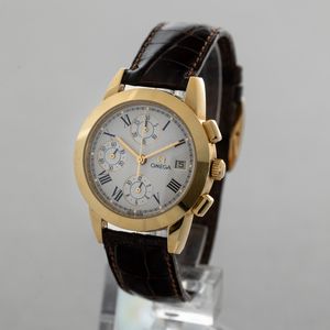 OMEGA - Louis Brandt cronografo tre contatori verticali con datario, cassa in oro giallo 18k, quadrante bianco guilloch con numeri Romani accompagnato da scatola  - Asta Orologi da Polso e da Tasca - Associazione Nazionale - Case d'Asta italiane