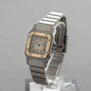 CARTIER - Santos Galbe acciaio e oro, quadrante Argent con numeri Romani, movimento al quarzo accompagnato da astuccio originale  - Asta Orologi da Polso e da Tasca - Associazione Nazionale - Case d'Asta italiane