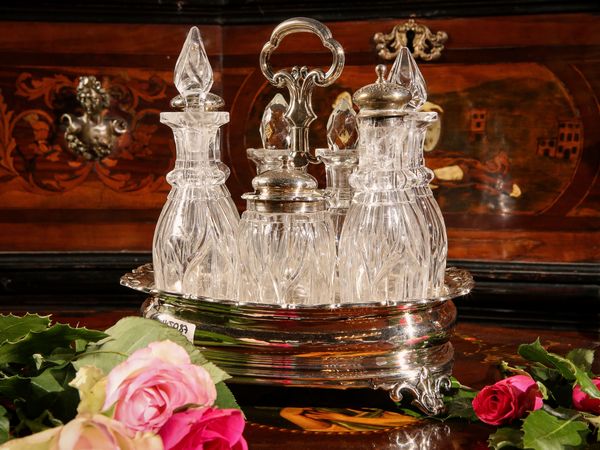 Cruet in argento vittoriano  - Asta Arredi e Dipinti dal Castello di Gamberaia a Firenze - Associazione Nazionale - Case d'Asta italiane