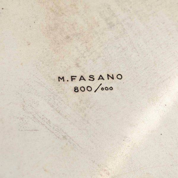 Scrigno portagioie. Argento fuso, sagomato e cesellato. Sul coperchio castone contenente agata e lapislazzulo. Argenteria artistica italiana del XX secolo  - Asta Argenti da Collezione | Antichi - Associazione Nazionale - Case d'Asta italiane