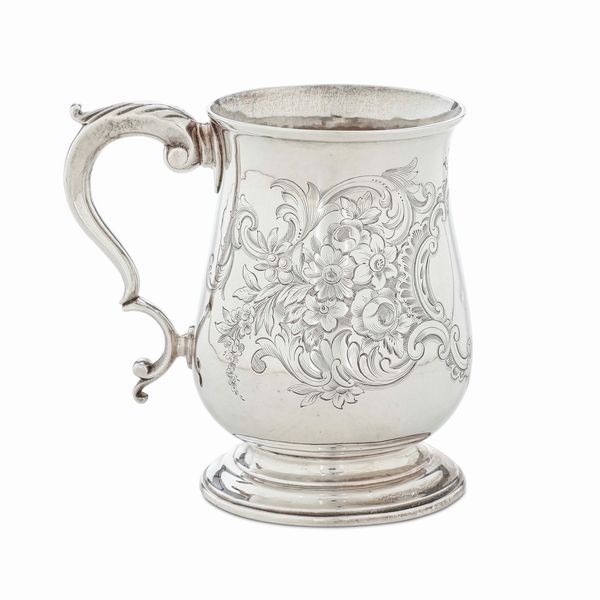 Mug in argento fuso, sbalzato e cesellato. Inghilterra, marchio della citt di Londra per l'anno 1772, argentiere John Swift  - Asta Argenti da Collezione | Antichi - Associazione Nazionale - Case d'Asta italiane