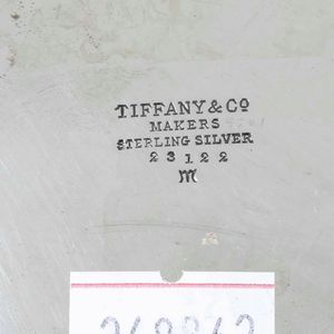 Piatto. Argento 925 fuso e traforato, Tiffany&Co, USA XX secolo  - Asta Argenti da Collezione | Antichi - Associazione Nazionale - Case d'Asta italiane