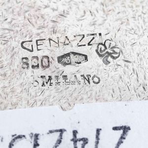 Biscottiera con presentoire. Argento fuso e sbalzato. Argenteria artistica milanese del XX secolo. Argentiere Genazzi  - Asta Argenti da Collezione | Antichi - Associazione Nazionale - Case d'Asta italiane