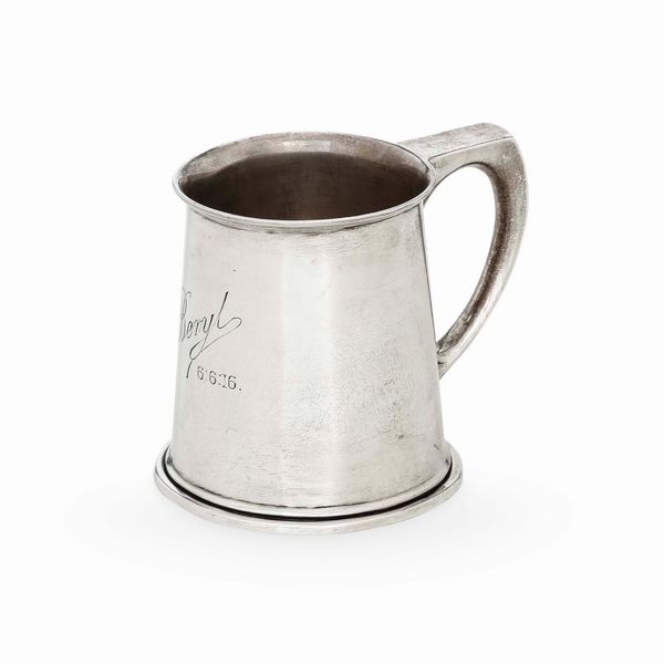 Mug. Argento fuso e sagomato. Birmingham 1914, bollo dellargentiere consunto di difficile lettura  - Asta Argenti da collezione | XX secolo - Associazione Nazionale - Case d'Asta italiane