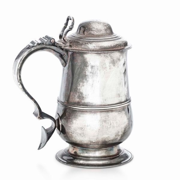 Tankard in argento fuso e sbalzato. Londra 1773. Argentiere John King  - Asta Argenti da collezione | XX secolo - Associazione Nazionale - Case d'Asta italiane