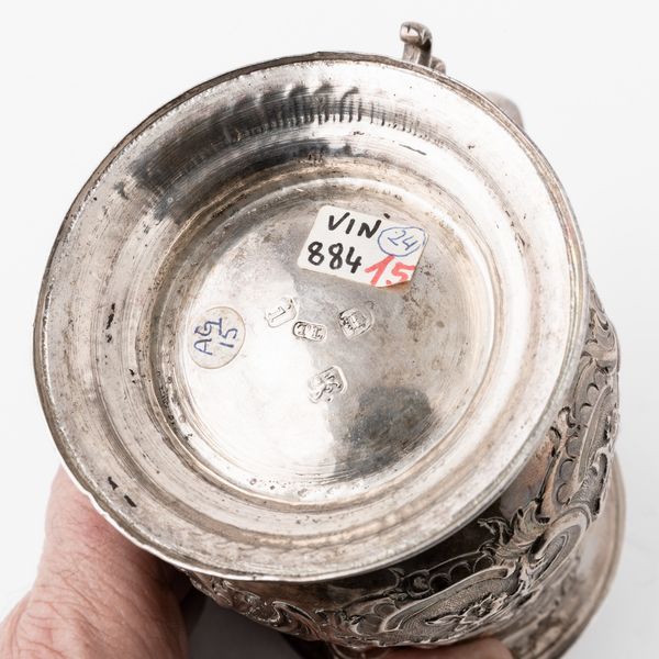 Mug. Argento fuso, sbalzato e cesellato. Londra 1784. Argentiere TL (non identificato)  - Asta Argenti da collezione | XX secolo - Associazione Nazionale - Case d'Asta italiane