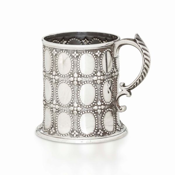 Mug. Argento fuso, sbalzato e cesellato. Londra 1875. Argentiere Joseph & Co.  - Asta Argenti da collezione | XX secolo - Associazione Nazionale - Case d'Asta italiane