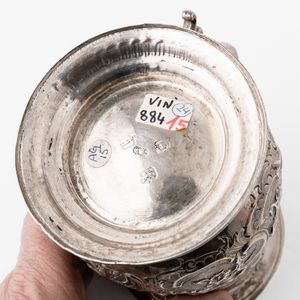 Mug. Argento fuso, sbalzato e cesellato. Londra 1784. Argentiere TL (non identificato)  - Asta Argenti da collezione | XX secolo - Associazione Nazionale - Case d'Asta italiane