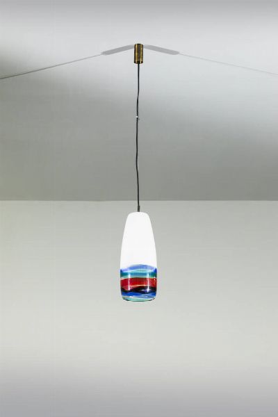 MASSIMO VIGNELLI : Lampada a sospensione in vetro soffiato bianco e a fasce policrome. Prod. Venini  h cm 36  - Asta Design - Associazione Nazionale - Case d'Asta italiane