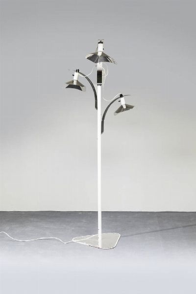 LUMI - MILANO : Lampada da terra in metallo verniciato e metallo cromato. Anni '70 cm 210x85  - Asta Design - Associazione Nazionale - Case d'Asta italiane