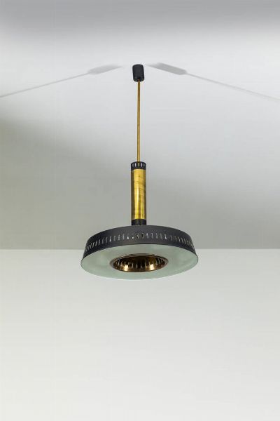 STILNOVO : Lampada a sospensione in metallo verniciato  particolari in ottone. Anni '50 h cm 92  - Asta Design - Associazione Nazionale - Case d'Asta italiane