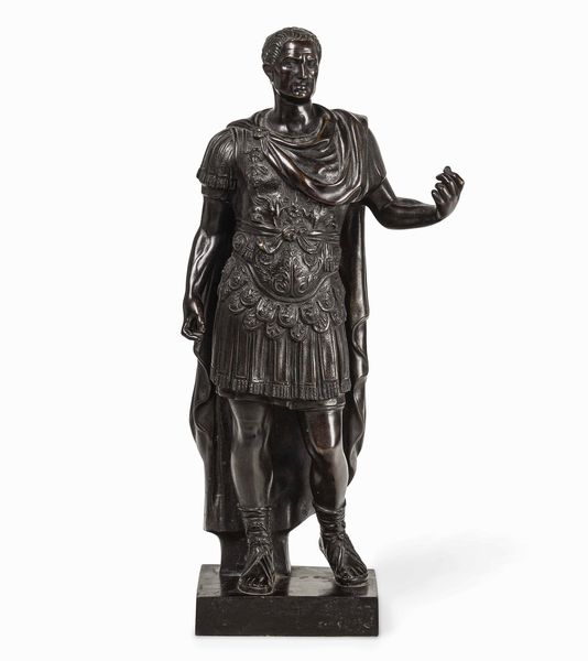 Giulio Cesare loricato. Bronzo fuso e patinato. Fonditore del XIX secolo  - Asta Scultura e Oggetti d'Arte - Associazione Nazionale - Case d'Asta italiane