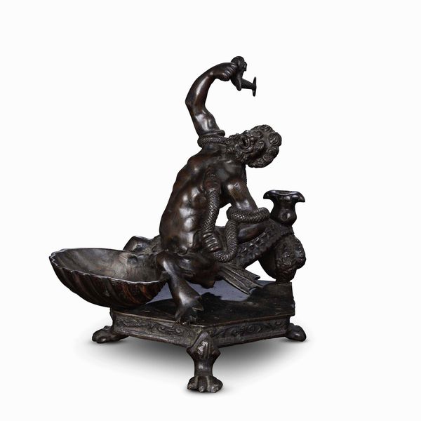 Calamaio con tritone assalito da un drago. Bronzo fuso e patinato. Arte veneta del XVI secolo. Ambito di Severo da Ravenna (Ravenna 1465-1543)  - Asta Scultura e Oggetti d'Arte - Associazione Nazionale - Case d'Asta italiane