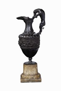 Anfora con cane. Bronzo fuso e patinato. Arte padovana rinascimentale del XVI secolo  - Asta Scultura e Oggetti d'Arte - Associazione Nazionale - Case d'Asta italiane