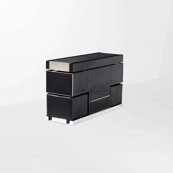 WILLY RIZZO : Mobile bar con pouf estraibili.  - Asta Design Lab - Associazione Nazionale - Case d'Asta italiane