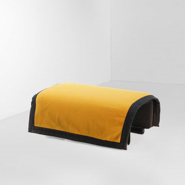 VICO MAGISTRETTI : Pouf mod. Sindbad  - Asta Design Lab - Associazione Nazionale - Case d'Asta italiane