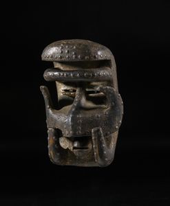 . : Modello di trofeo di cacciatori di testeBrasile, XX secolo  - Asta Asta 392 | ARTE ORIENTALE E ISLAMICA - ARTE AFRICANA, OCEANICA E DELLE AMERICHE - EAST AND SOUTH: ASIAN, ISLAMIC, INDIAN AND ETHNOGRAPIC ART Online - Associazione Nazionale - Case d'Asta italiane