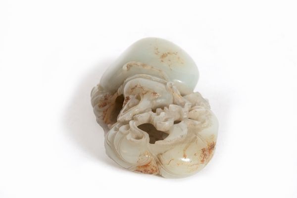 Scultura in giada celadon raffigurante doppia zucca, foglie e racemi, Cina, dinastia Qing, secolo XVIII  - Asta Incanti d'arte - Associazione Nazionale - Case d'Asta italiane