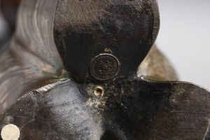 MANIFATTURA FRANCESE DEGLI INIZI DEL XX SECOLO : Vaso a balaustro in metallo in forma di stelo da cui emergono delle figure femminili  - Asta Asta 395 | ARTE ANTICA E DEL XIX SECOLO Online - Associazione Nazionale - Case d'Asta italiane