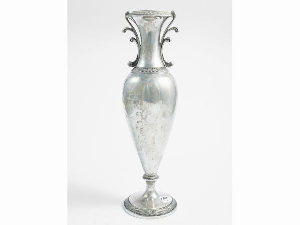 Piccolo vaso ad anfora in argento  - Asta L'Arte di Arredare - Associazione Nazionale - Case d'Asta italiane
