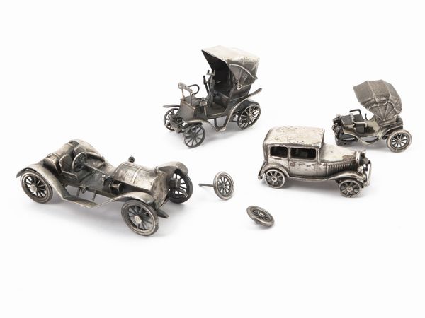 Quattro modellini di auto d'epoca in argento  - Asta L'Arte di Arredare - Associazione Nazionale - Case d'Asta italiane