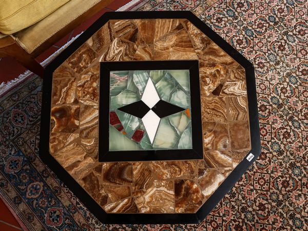 Tavolino basso da appoggio in pietre dure  - Asta L'Arte di Arredare - Associazione Nazionale - Case d'Asta italiane