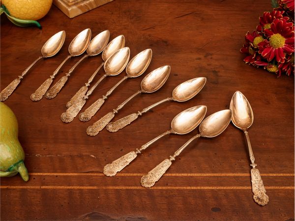 Serie di dodici cucchiaini, in argento vermeil  - Asta L'Arte di Arredare - Associazione Nazionale - Case d'Asta italiane