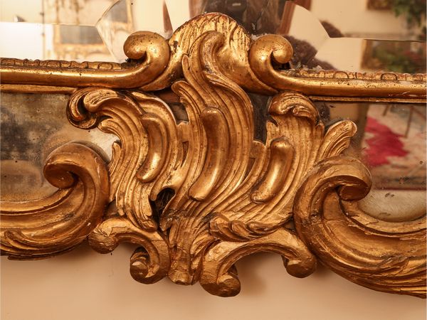 Grande specchiera con cornice in legno intagliato e dorato  - Asta L'Arte di Arredare - Associazione Nazionale - Case d'Asta italiane