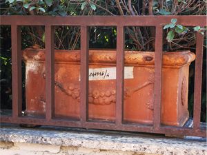 Quattro grandi vasi a cassetta in terracotta  - Asta L'Arte di Arredare - Associazione Nazionale - Case d'Asta italiane