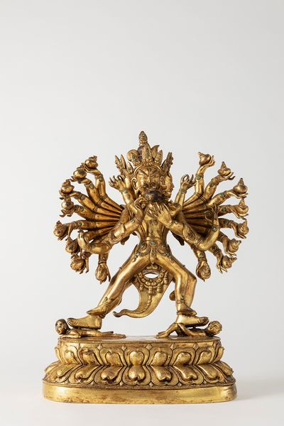 Scultura in bronzo dorato raffigurante Hevajra. Cina, secolo XIX/XX  - Asta Incanti d'Asia / Arte del sud-est asiatico e Cina - Associazione Nazionale - Case d'Asta italiane