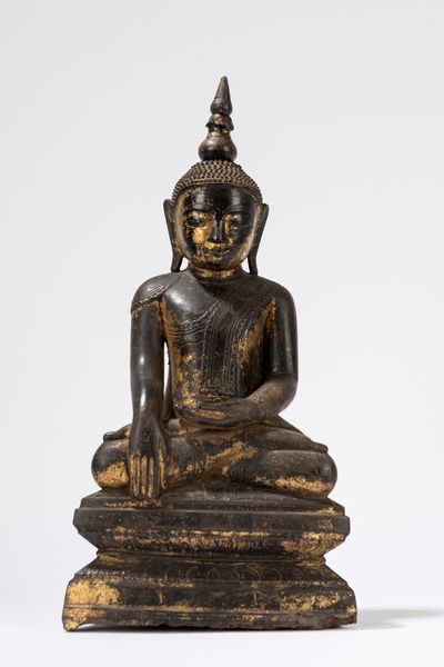 Buddha in legno parzialmente dorato. Sud Est Asia, secolo XIX  - Asta Incanti d'Asia / Arte del sud-est asiatico e Cina - Associazione Nazionale - Case d'Asta italiane