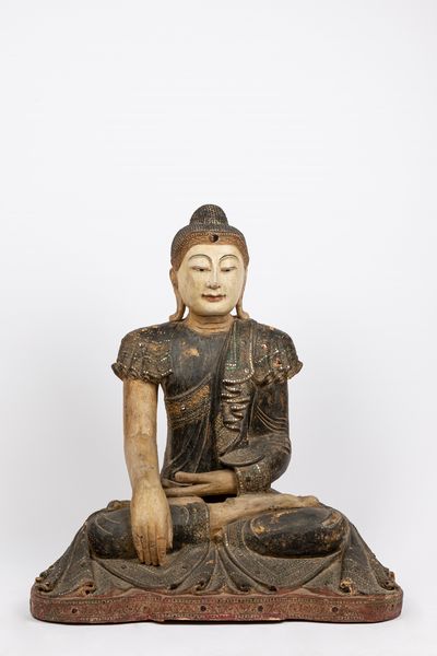 Grande Buddha in legno dipinto. Sud Est Asia, inizio secolo XX  - Asta Incanti d'Asia / Arte del sud-est asiatico e Cina - Associazione Nazionale - Case d'Asta italiane