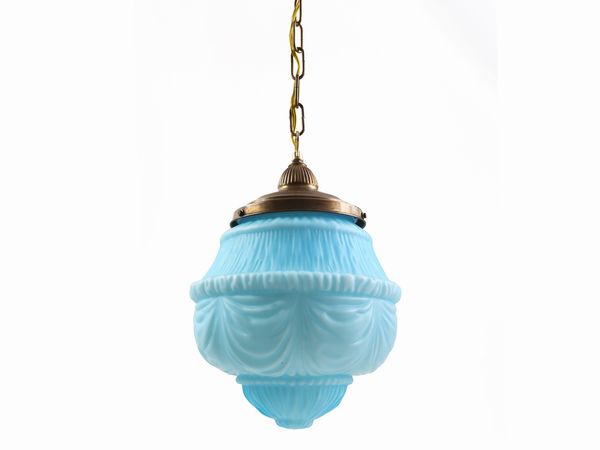 Piccolo lampadario in vetro opaline azzurro  - Asta L'Arte di Arredare - Associazione Nazionale - Case d'Asta italiane