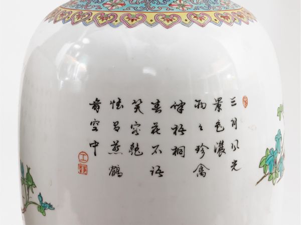 Coppia di grandi vasi a balaustro in porcellana  - Asta L'Arte di Arredare - Associazione Nazionale - Case d'Asta italiane