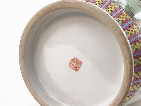 Coppia di grandi vasi a balaustro in porcellana  - Asta L'Arte di Arredare - Associazione Nazionale - Case d'Asta italiane
