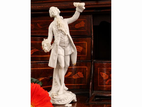 Due figure in porcellana e ceramica  - Asta L'Arte di Arredare - Associazione Nazionale - Case d'Asta italiane